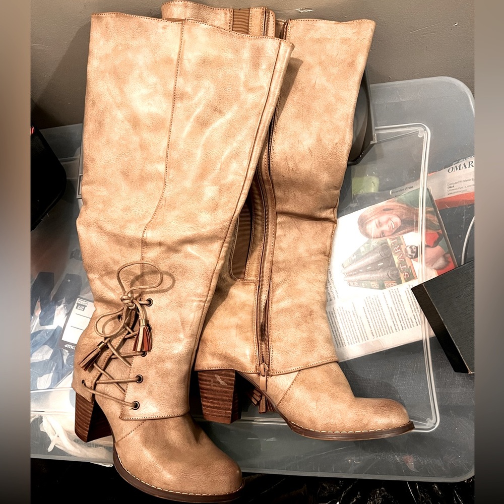 Torrid 10W Knee High Faux Leather Boots